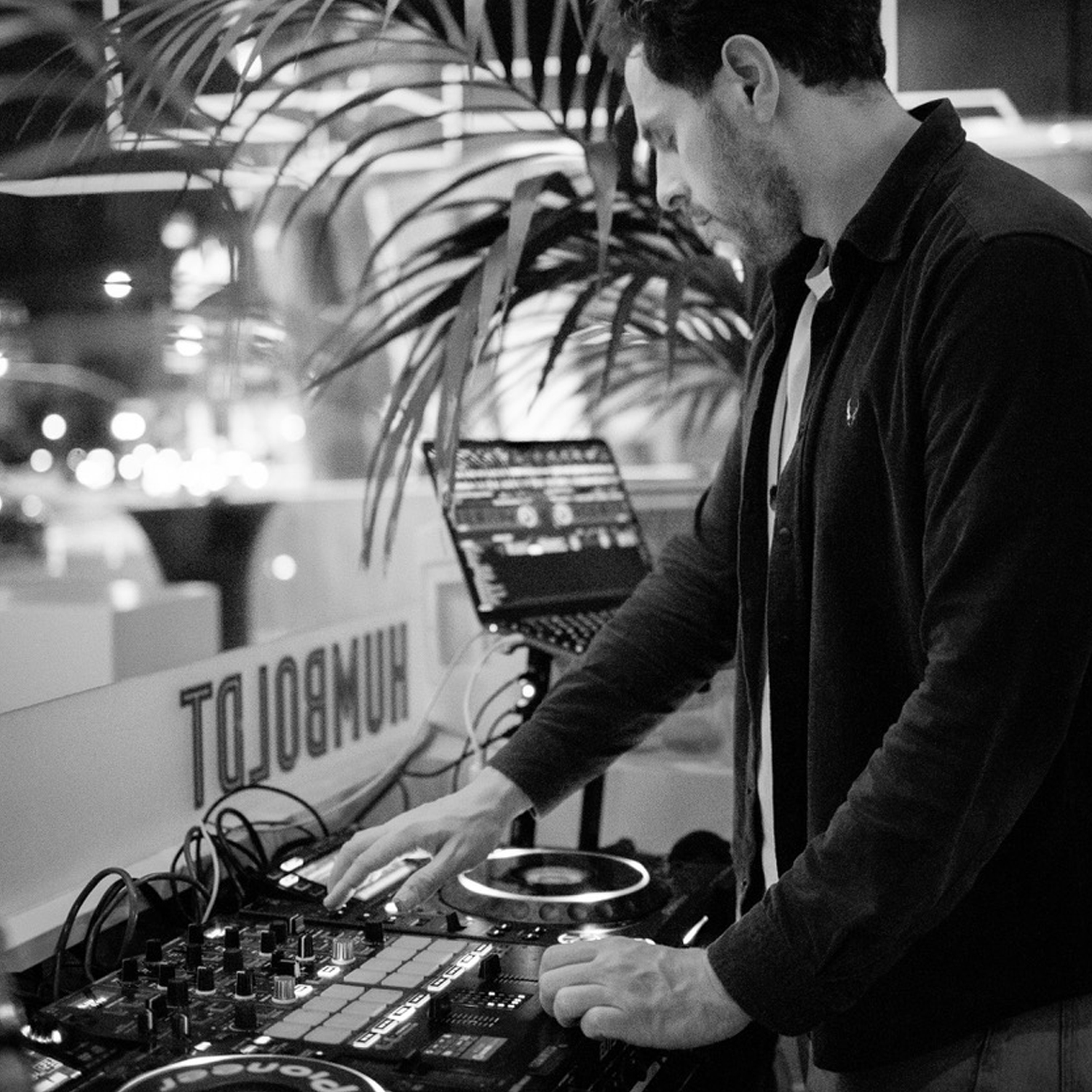Live DJ im Kontrast